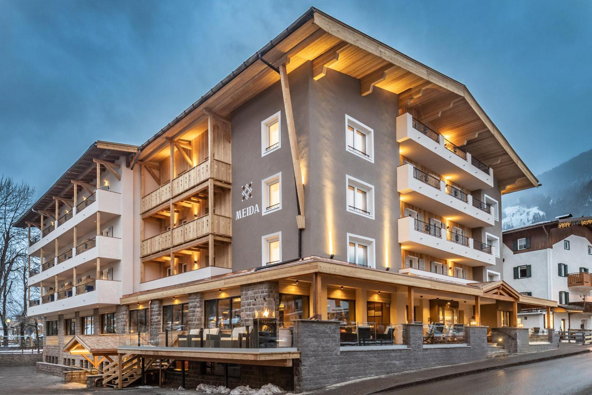 Hotel Anda Pozza di Fassa Exterior foto